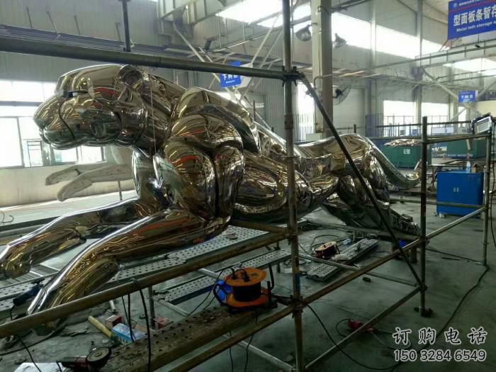 鏡面獵豹雕塑 房地產(chǎn)景觀小品 戶外鏡面獵豹雕塑廠家 鏡面獵豹雕塑 房地產(chǎn)景觀小品 戶外鏡面獵豹雕塑廠家