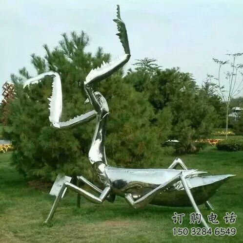 鏡面螳螂雕塑 草地鍛造擺件 戶外公園螳螂雕塑廠家 鏡面螳螂雕塑 草地鍛造擺件 戶外公園螳螂雕塑廠家