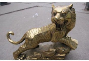 玄關(guān)老虎雕塑廠家 創(chuàng)意仿真擺件 風(fēng)景區(qū)仿古老虎雕塑