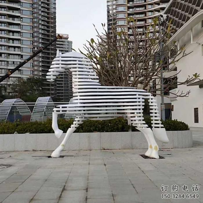 鋼管斑馬雕塑廠家 現(xiàn)代創(chuàng)意擺件 公園噴漆斑馬雕塑