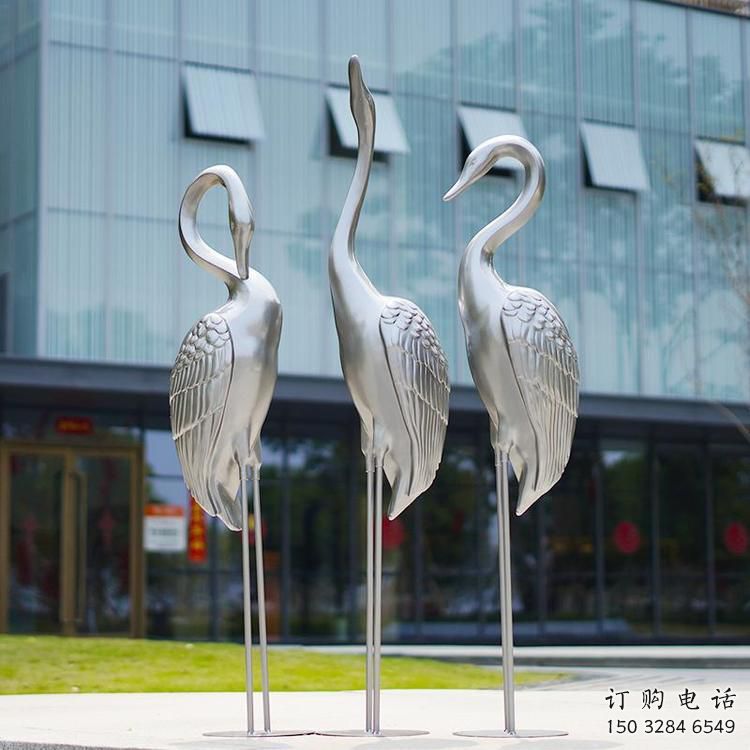 鍛造丹頂鶴雕塑廠家 現(xiàn)代創(chuàng)意擺件 廣場(chǎng)啞光丹頂鶴雕塑
