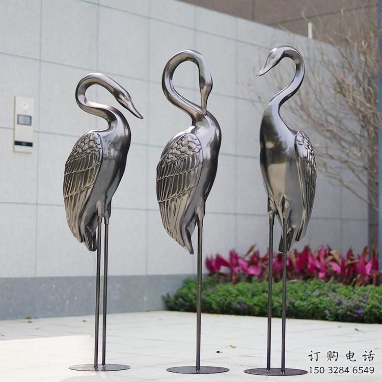 仿真丹頂鶴雕塑廠家 大型創(chuàng)意擺件 公園現(xiàn)代丹頂鶴雕塑