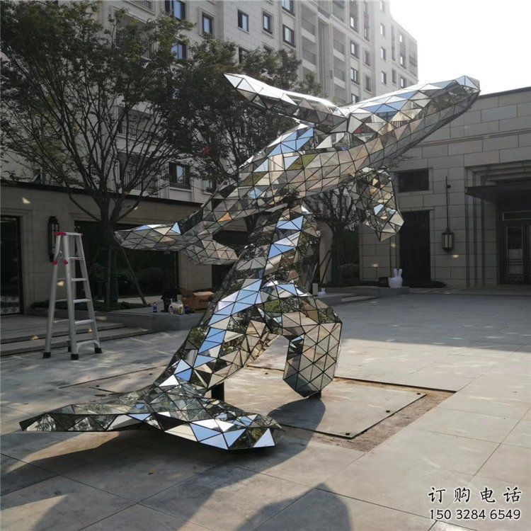 鏡面金魚雕塑廠家 現(xiàn)代幾何擺件 游樂場異形金魚雕塑 鏡面金魚雕塑廠家 現(xiàn)代幾何擺件 游樂場異形金魚雕塑
