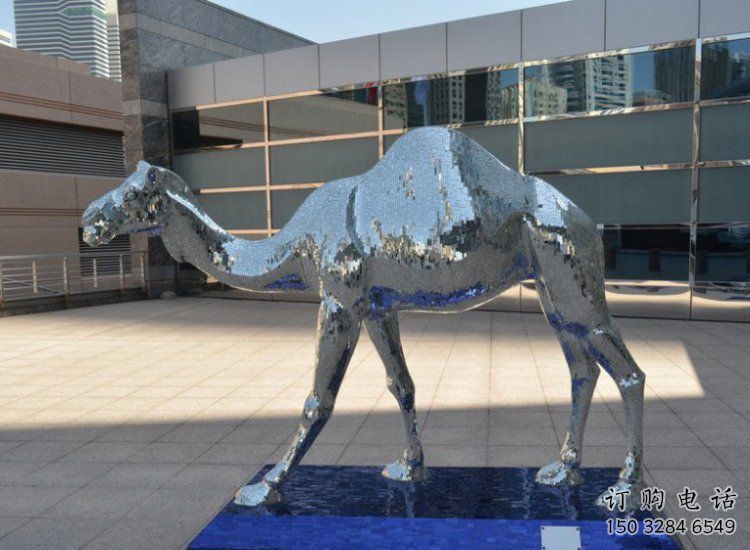 仿真駱駝雕塑廠家 戶外創(chuàng)意擺件 戶外大型駱駝雕塑