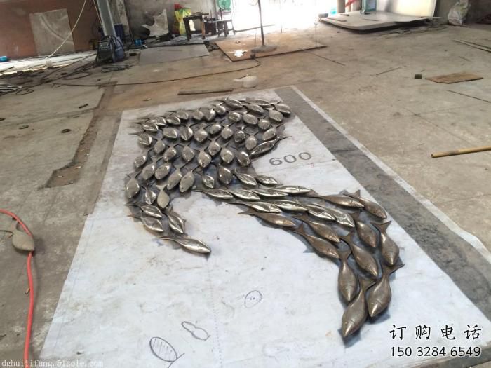 別墅麥穗魚雕塑廠家 卡通鏡面小品 戶外抽象麥穗魚雕塑 別墅麥穗魚雕塑廠家 卡通鏡面小品 戶外抽象麥穗魚雕塑