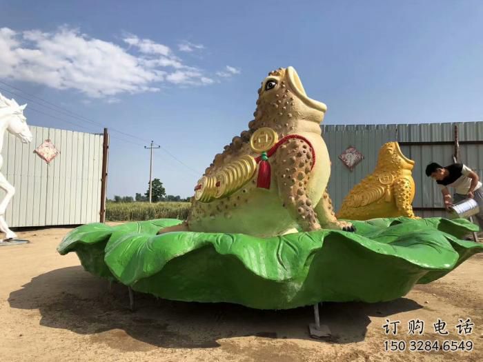 風(fēng)景區(qū)金蟾雕塑廠家 中式戶外擺件 大型仿古金蟾雕塑