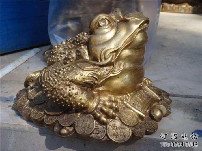 仿古金蟾雕塑廠家 戶外賓館小品 玄關(guān)彩繪金蟾雕塑 仿古金蟾雕塑廠家 戶外賓館小品 玄關(guān)彩繪金蟾雕塑