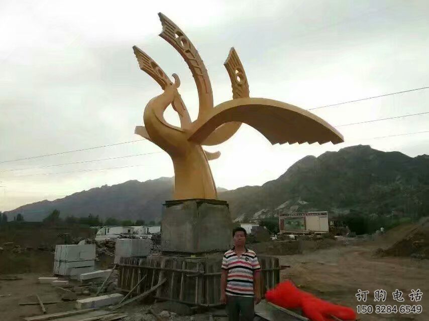 風(fēng)景區(qū)金鳳凰雕塑廠家 中式戶外擺件 幾何仿古金鳳凰雕塑