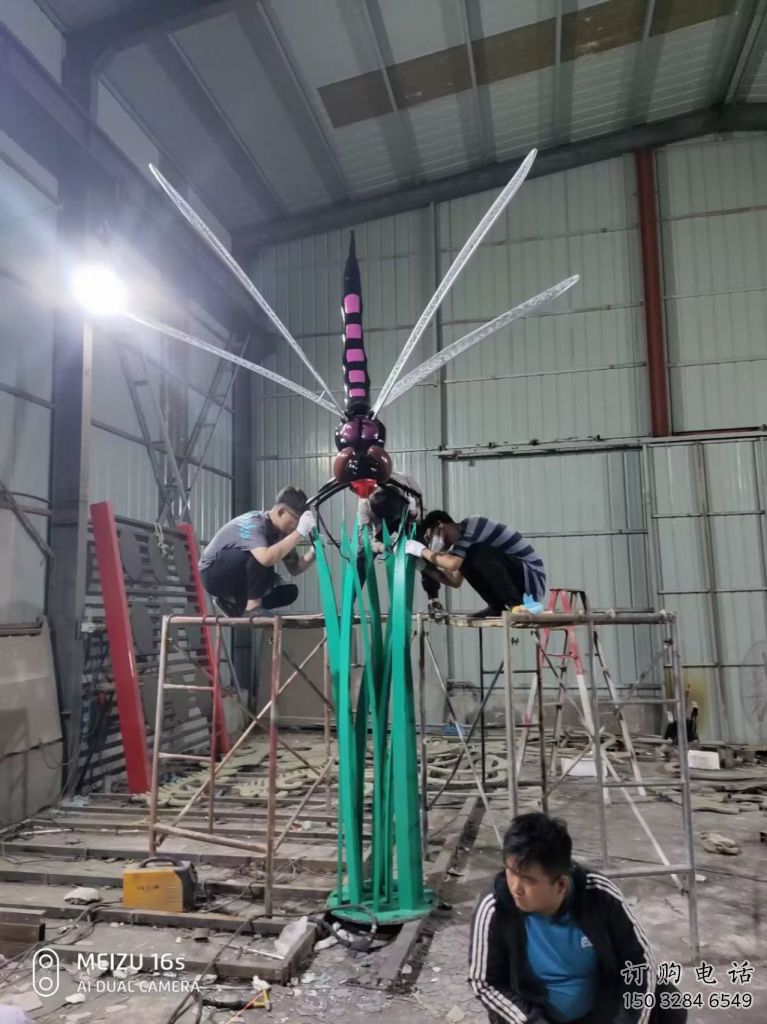 幾何蜻蜓點(diǎn)水雕塑廠家 中式擺件 草地蜻蜓點(diǎn)水雕塑