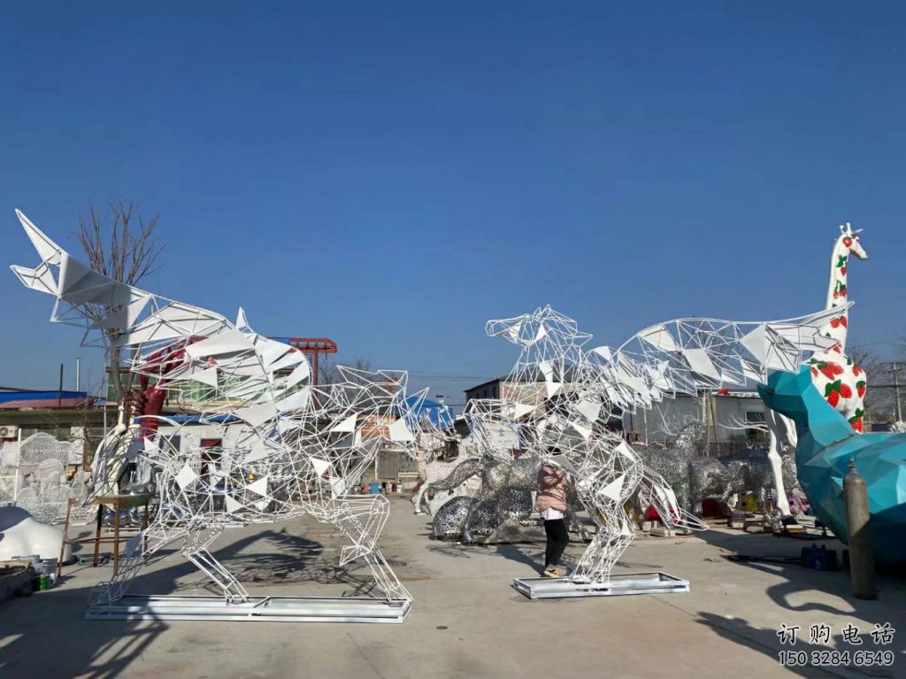 別墅花片馬雕塑廠家 卡通噴漆小品 大型鏤空花片馬雕塑 別墅花片馬雕塑廠家 卡通噴漆小品 大型鏤空花片馬雕塑