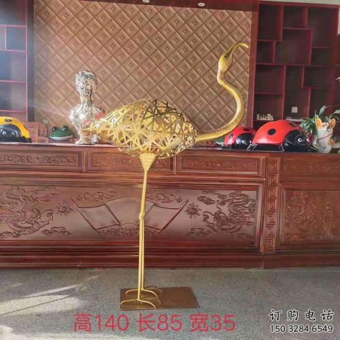 鏤空火烈鳥雕塑廠家 現(xiàn)代抽象擺件 草地切面火烈鳥雕塑