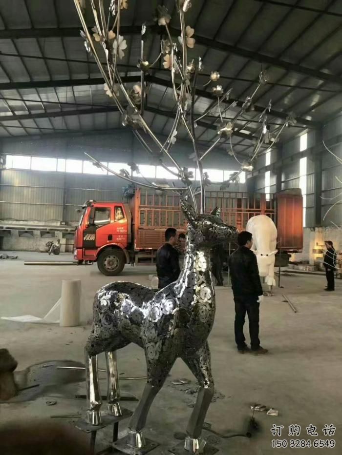 公園麋鹿雕塑廠家 中式鏡面小品 風(fēng)景區(qū)抽象麋鹿雕塑