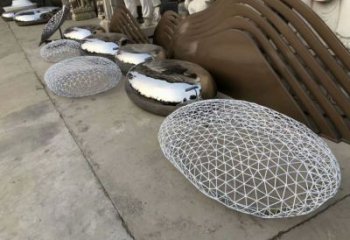 房地產(chǎn)鵝卵石雕塑廠家 鏤空擺件 鍛造不銹鋼鵝卵石雕塑