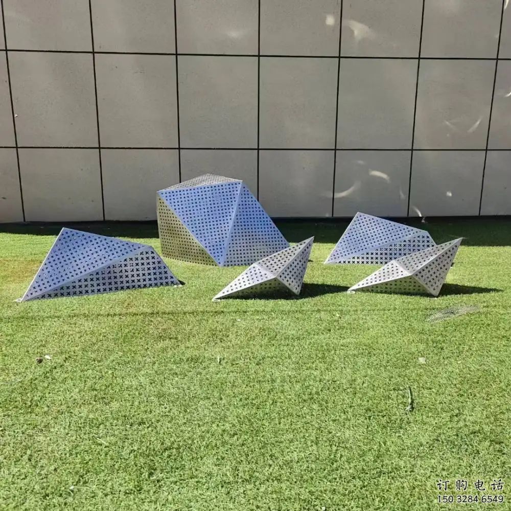 創(chuàng)意石頭雕塑廠家 現(xiàn)代公園小品 鏤空不銹鋼石頭雕塑