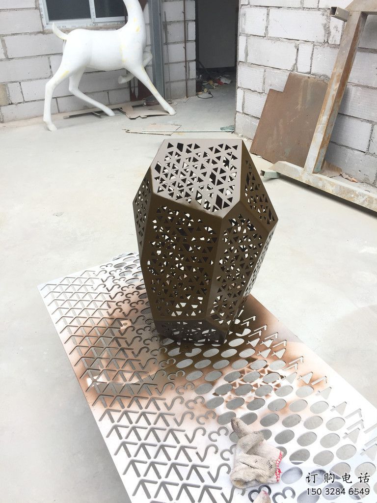 鏤空石頭雕塑廠家 園林小品 住宅小區(qū)不銹鋼石頭雕塑 鏤空石頭雕塑廠家 園林小品 住宅小區(qū)不銹鋼石頭雕塑