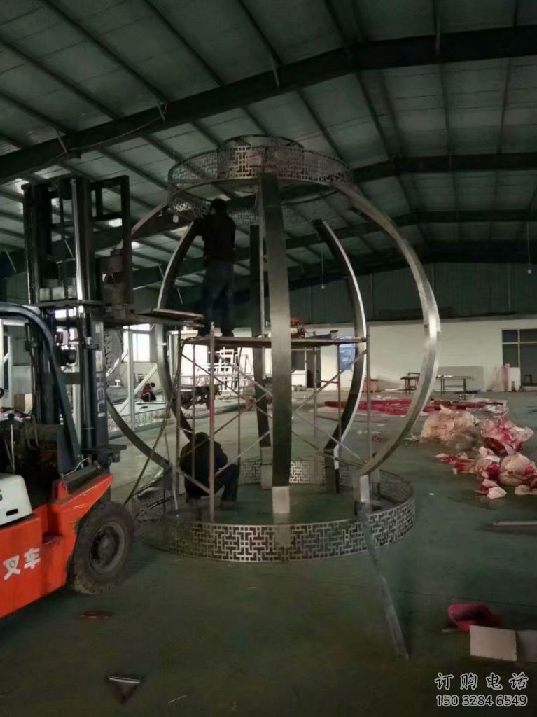現(xiàn)代燈籠雕塑廠家 大型別墅區(qū)擺件 創(chuàng)意不銹鋼燈籠雕塑