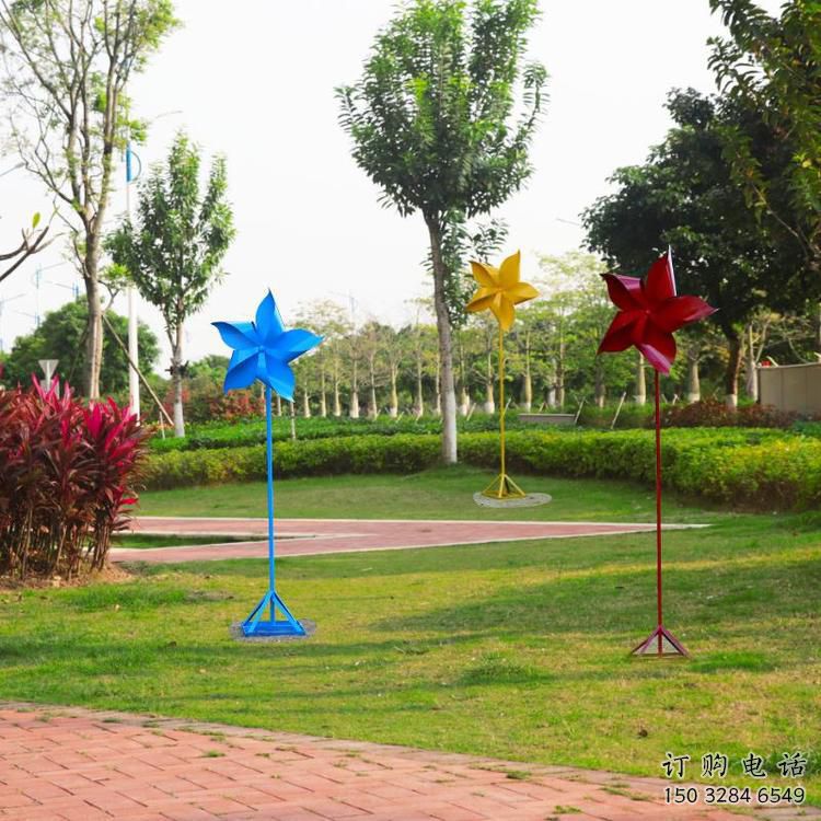 草地風(fēng)車雕塑廠家 現(xiàn)代公園小品 大型不銹鋼風(fēng)車雕塑生產(chǎn)