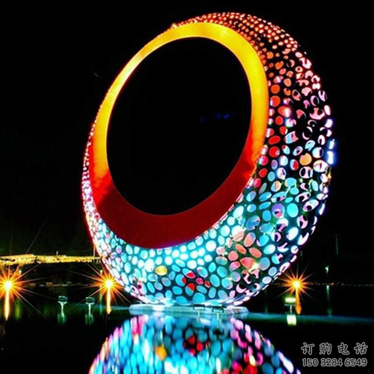 燈光圓月雕塑廠家 現(xiàn)代小品 商業(yè)街不銹鋼圓月雕塑制作 燈光圓月雕塑廠家 現(xiàn)代小品 商業(yè)街不銹鋼圓月雕塑制作