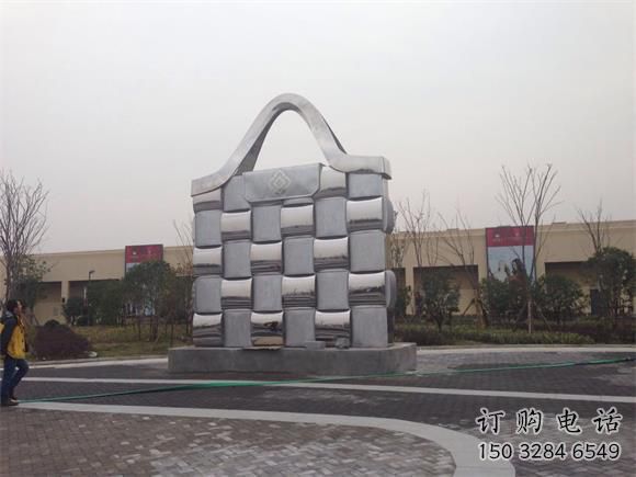 鏡面手提包雕塑廠家 廣場(chǎng)小品 步行街不銹鋼手提包雕塑