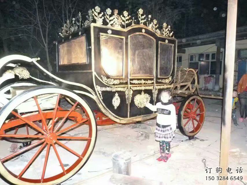 異形馬車雕塑廠家 現(xiàn)代小品 大型不銹鋼馬車雕塑廠