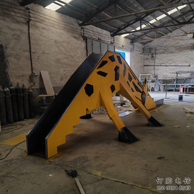 噴漆滑梯雕塑廠家 中式村口小品 草地不銹鋼滑梯雕塑廠 噴漆滑梯雕塑廠家 中式村口小品 草地不銹鋼滑梯雕塑廠