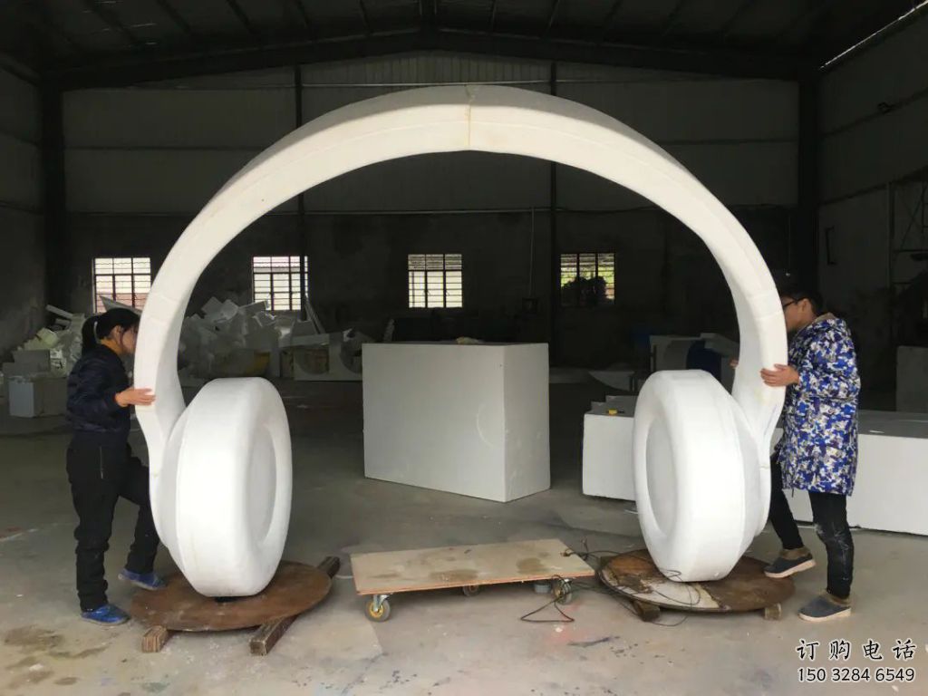 街道耳機(jī)雕塑廠家 抽象現(xiàn)代擺件 中式不銹鋼耳機(jī)雕塑廠 街道耳機(jī)雕塑廠家 抽象現(xiàn)代擺件 中式不銹鋼耳機(jī)雕塑廠