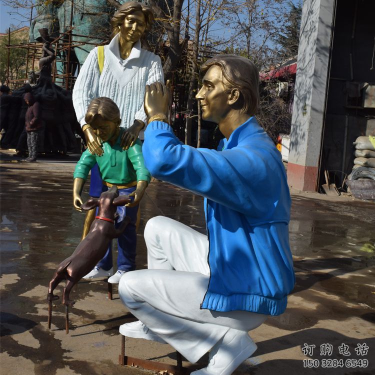 現(xiàn)代一家人雕塑廠家 大型別墅區(qū)擺件 彩繪不銹鋼一家人雕塑廠