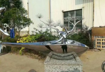 廣場(chǎng)松樹雕塑廠家 鏡面小品 仿真不銹鋼松樹雕塑廠