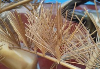 烤漆迎客松雕塑廠家 創(chuàng)意小品 戶外不銹鋼迎客松雕塑制作