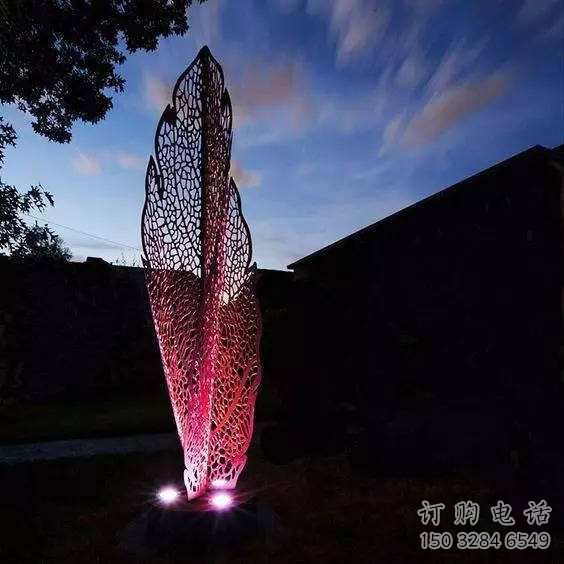 異形芭蕉葉雕塑廠家 現(xiàn)代公園小品 鏤空不銹鋼芭蕉葉雕塑工廠 異形芭蕉葉雕塑廠家 現(xiàn)代公園小品 鏤空不銹鋼芭蕉葉雕塑工廠