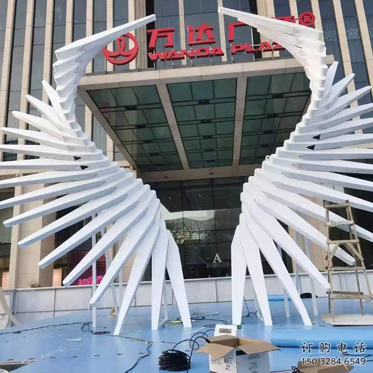 現代鳳羽雕塑廠家 大型別墅區(qū)擺件 創(chuàng)意不銹鋼鳳羽雕塑廠