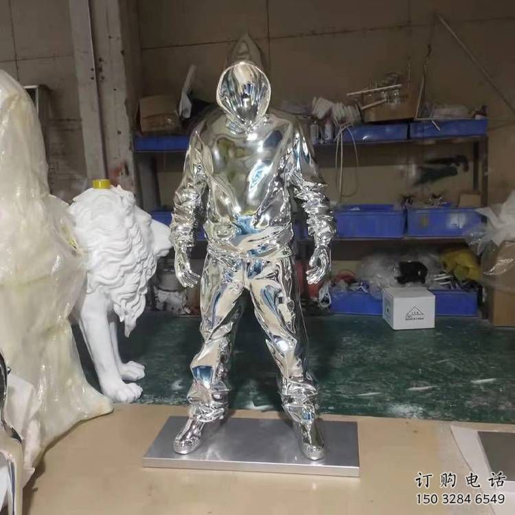 仿真男子雕塑廠家 電鍍現(xiàn)代擺件  戶外不銹鋼男子雕塑報(bào)價(jià)
