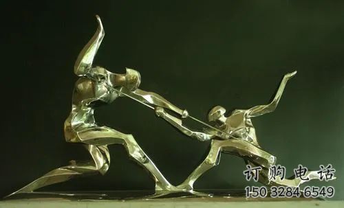 大型擊劍雕塑廠家 鍛造小品  創(chuàng)意公園不銹鋼擊劍雕塑