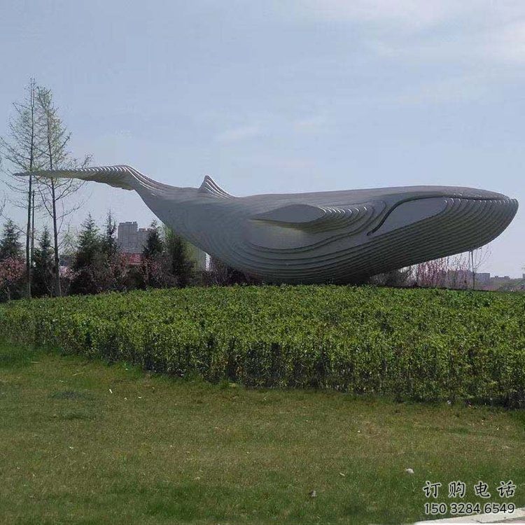 廣場(chǎng)草地不銹鋼魚雕塑