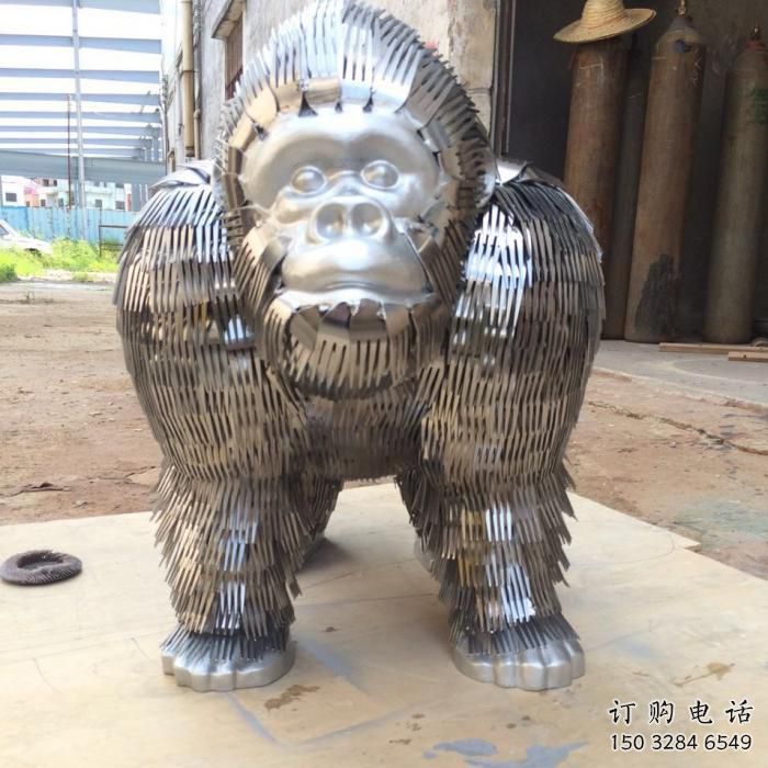 吉林街道猩猩雕塑，景觀擺件，烤漆工藝