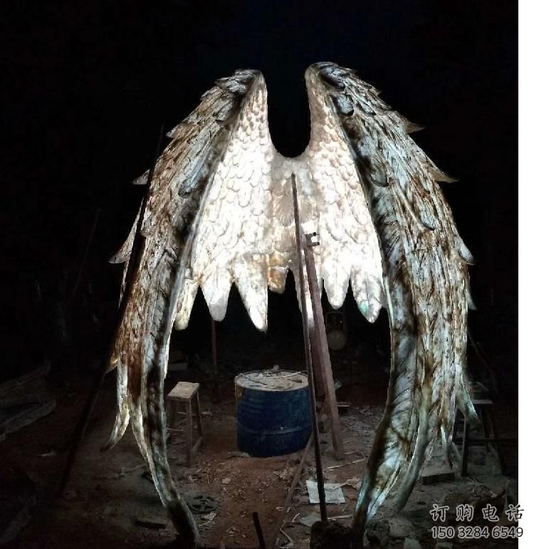 城市翅膀雕塑廠家，網(wǎng)格燈光雕塑，古銅效果