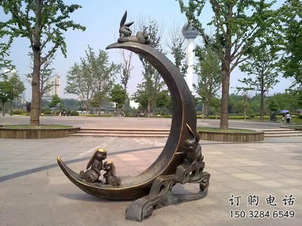 街道月亮雕塑制造商，鍛造景觀雕塑，古銅效果
