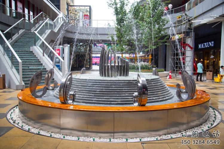 魚(yú)吐水噴泉雕塑廠家，水簾形式，旱地噴水魚(yú)雕塑