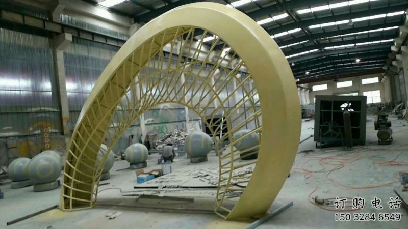 大型不銹鋼拱門雕塑，鏤空烤漆工藝制作