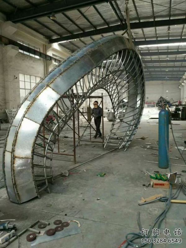 鏤空半圓門頭雕塑，不銹鋼結(jié)構(gòu)大門雕塑制作