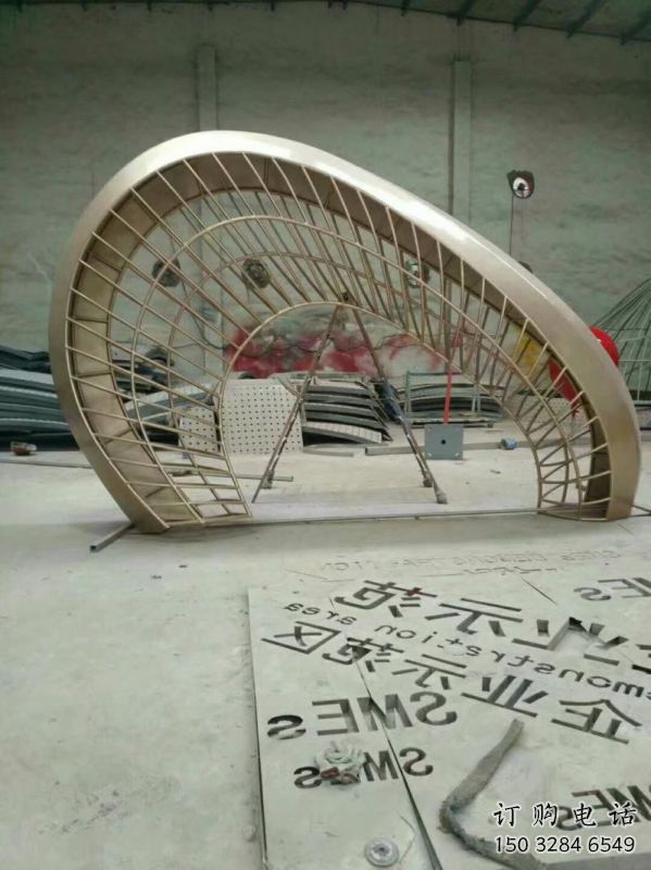 鏤空創(chuàng)意不銹鋼大門雕塑