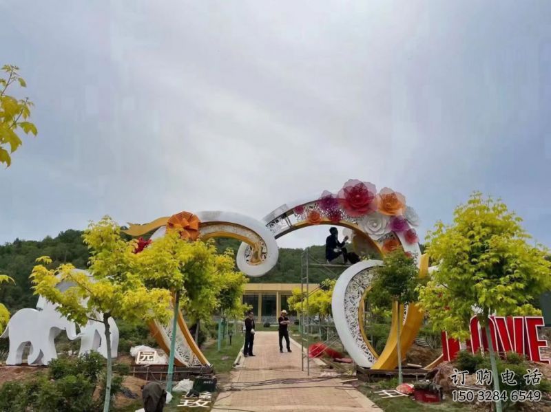 心形拱門雕塑，鏤空工藝，不銹鋼藝術大門雕塑廠家