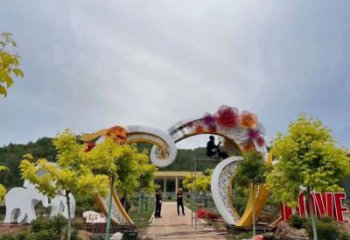 心形拱門雕塑，鏤空工藝，不銹鋼藝術(shù)大門雕塑廠家