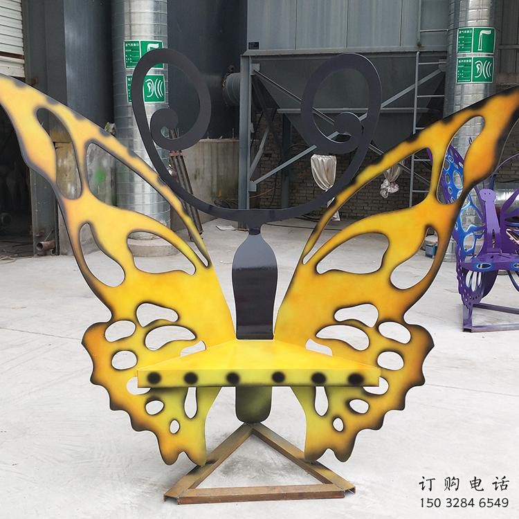 蝴蝶坐凳雕塑，鏤空烤漆工藝，不銹鋼坐凳雕塑廠