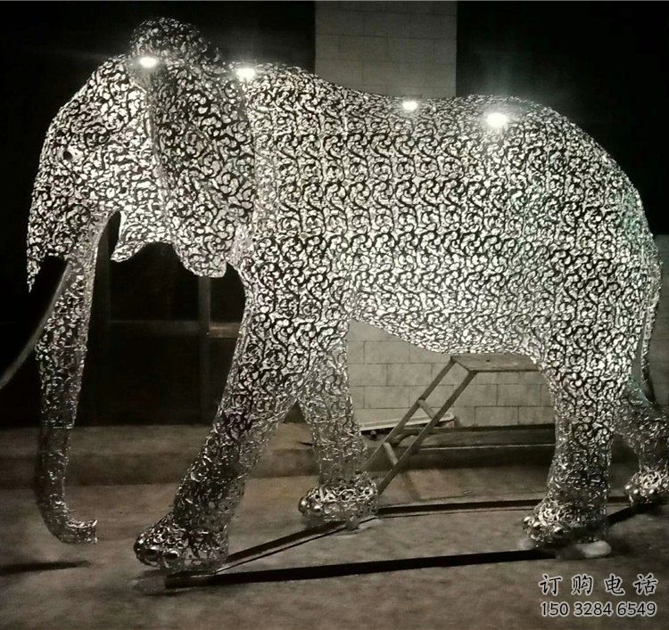現(xiàn)代藝術(shù)大象雕塑展品，室外軟裝，鏤空大象雕塑訂做
