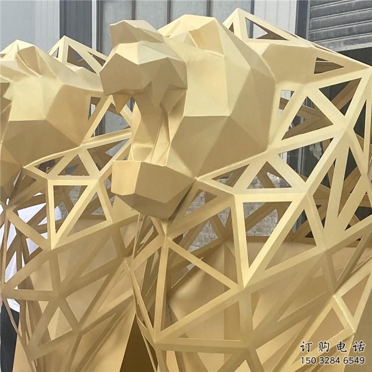鍛鋼獅子雕塑選用，小區(qū)擺件，大型不銹鋼獅子雕塑公司