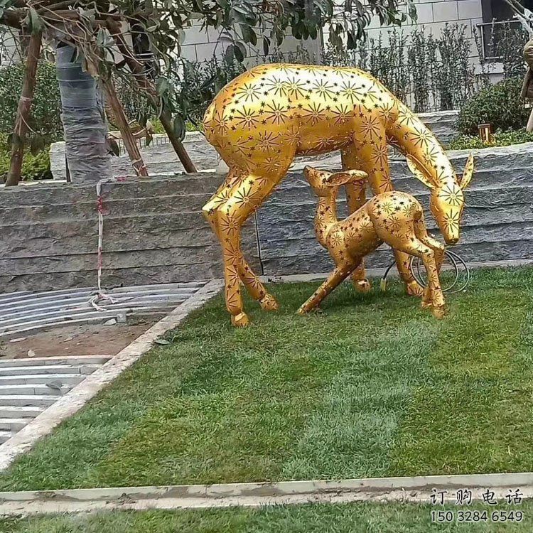 小鹿雕塑展品，透雕工藝，戶外鏤空小鹿雕塑精品