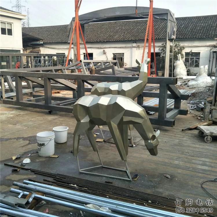 展示小鹿雕塑定制，小區(qū)雕塑，切面小鹿雕塑提供