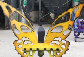 蝴蝶坐凳雕塑，鏤空烤漆工藝，不銹鋼坐凳雕塑廠