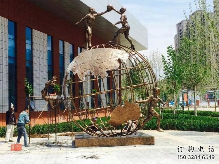 地球儀雕塑訂做，校園雕塑，現(xiàn)代地球儀人物雕塑廠家